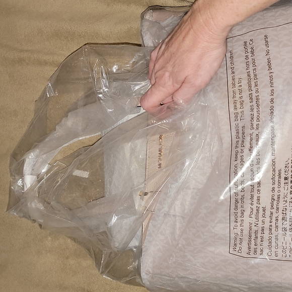 Michael Kors BRAND NEW 3-in-1 Tote - Picture 2 of 7